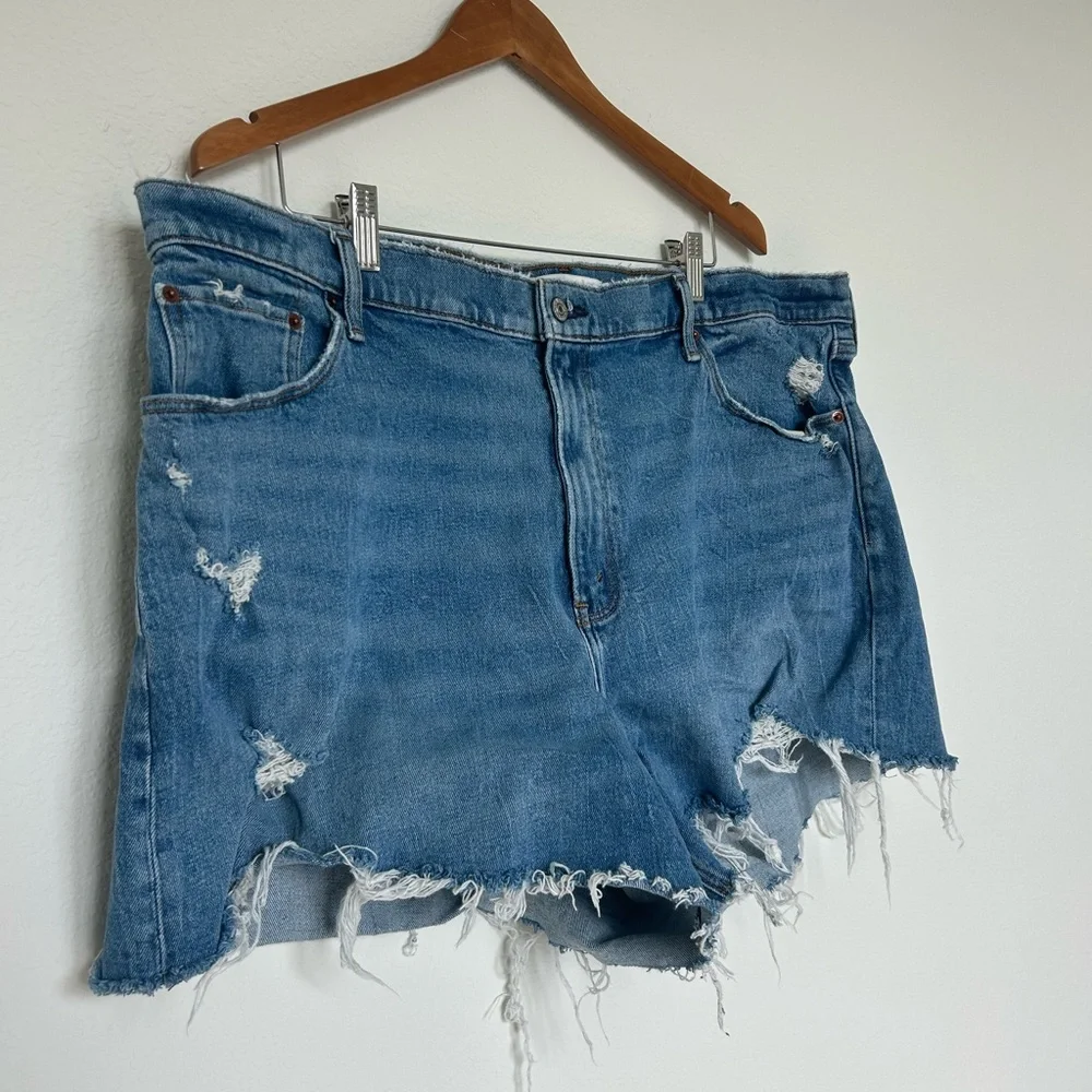 Abercrombie & Fitch The 4” High Rise Curve Love Mom Short